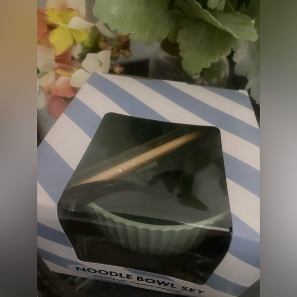 🆕🍜 NOODLE BOWL SET OF 2! BRAND NEW IN BOX! CHOPSTICKS & SPOON INCLUDED! - Picture 3 of 7